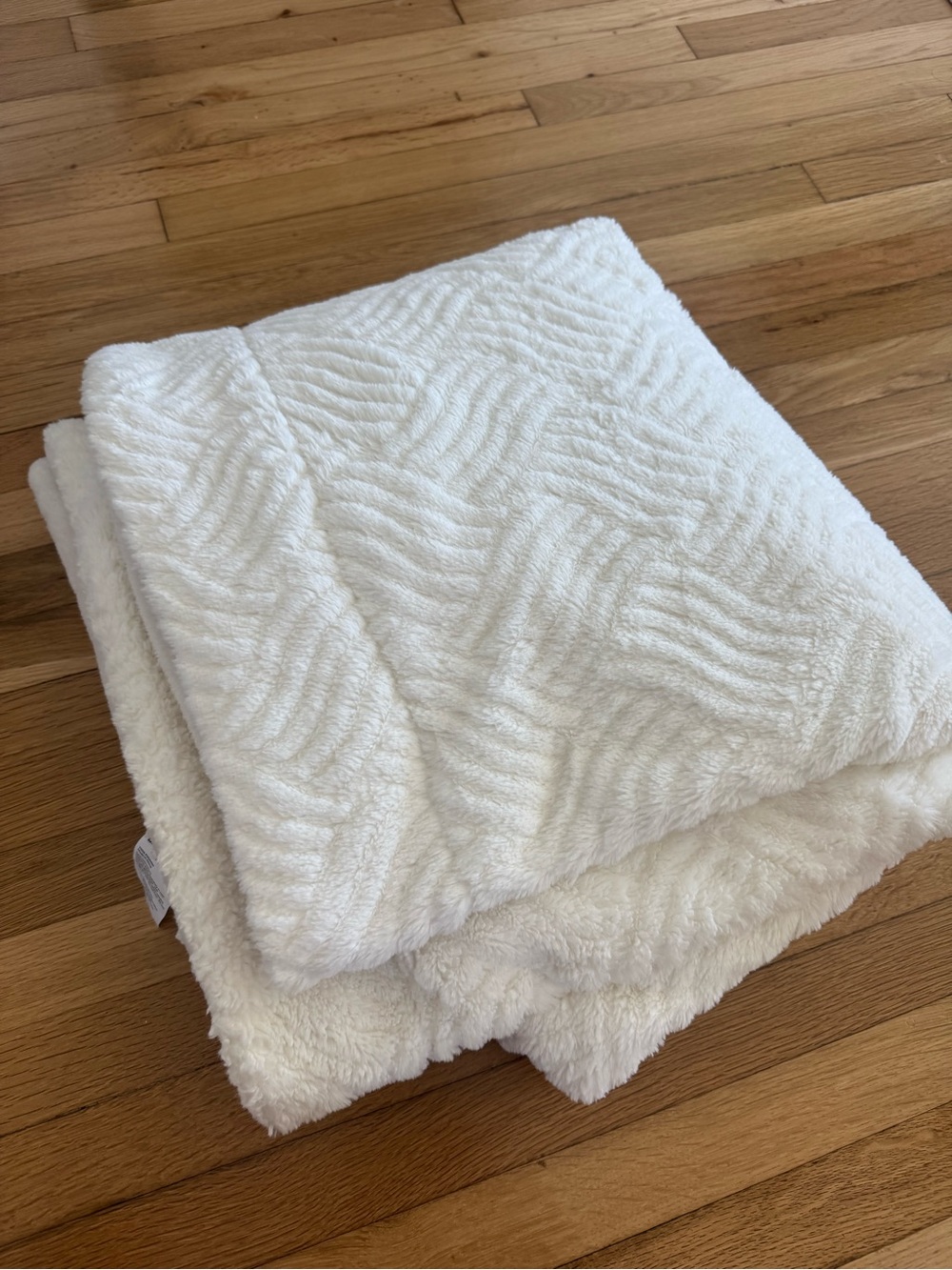 Life Comfort 60” x 72” White Off White Faux Fur Fuzzy Throw Blanket